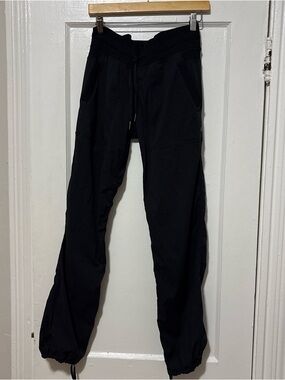 Lululemon Women’s Black nylon joggers